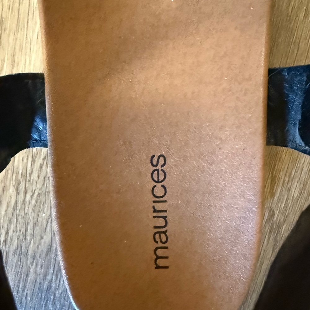 Comfortable Patterned Sandals - Picture 3 of 3
